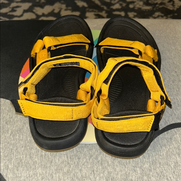 New Mustard color Tevas unisex men’s sz 8/womens sz 9.5 - Picture 11 of 15